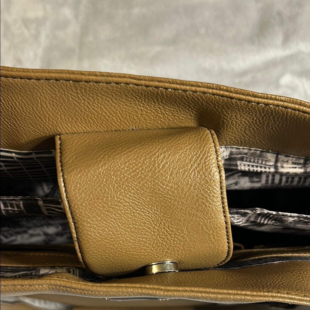 Kenneth Cole Reaction Tan Laptop Tote - Picture 14 of 16